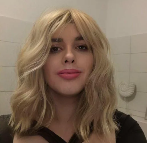 Got a date in the next minutes. You think he likes me?