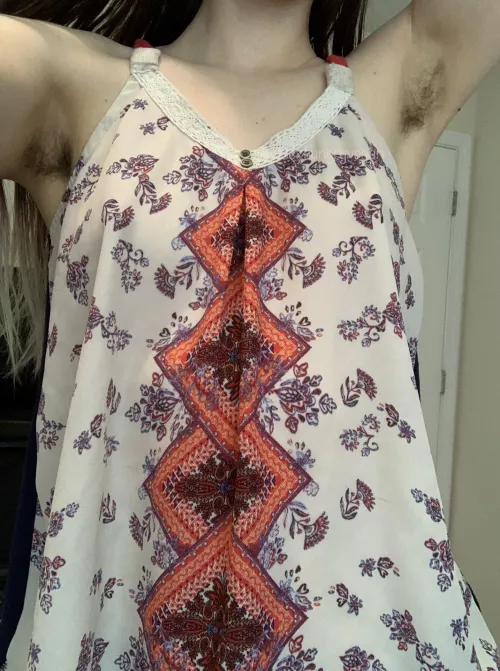 Hairy pits are the perfect complement to this cute little outfit ☺️