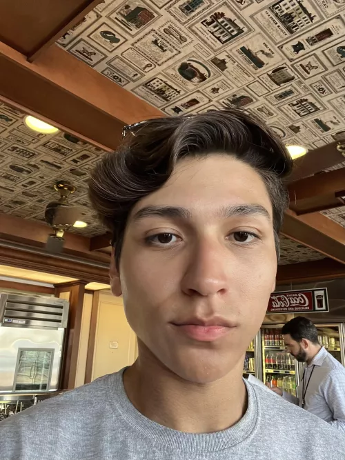 Hey! Would love to meet new people here and possibly find a bae 🫶🏻 Let’s chat