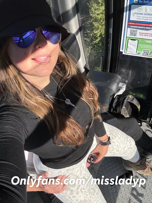 I love being the holder of this dick..especially when we get a gondola for ourselves and I get to tease 😈 Keep tabs on me and you may find some yummy LOCKTOBER instructions you can follow 😜😜