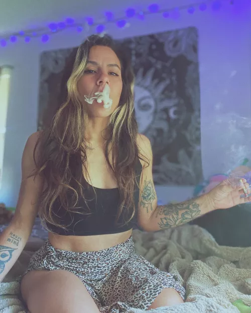 Let’s get naked and smoke. Ask me about my private snap