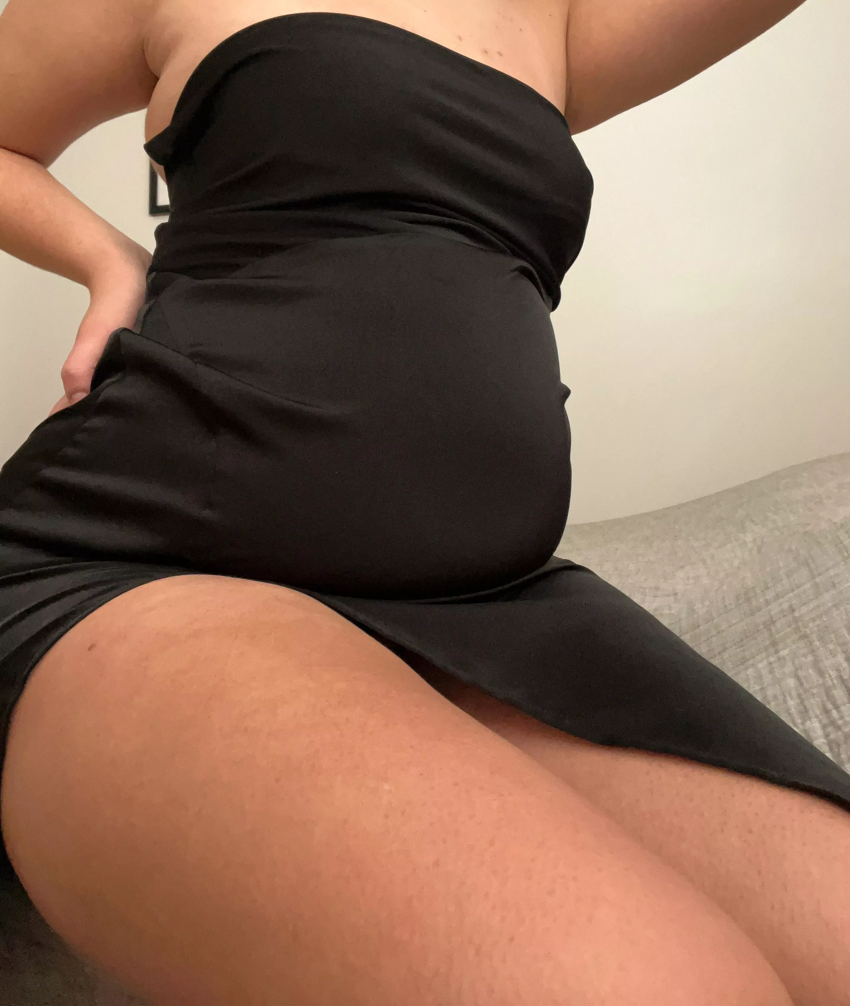 My belly is so round and beautiful 🤰🥹 what would you do to it ?