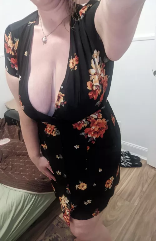 Pretty Flowered Dress🌺🌺🌺