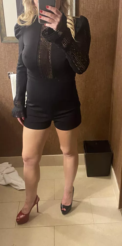 Red or black heels 👠?