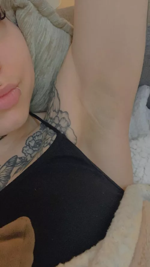 Super soft my armpit but I'll die of tickles if they touch me 🤣