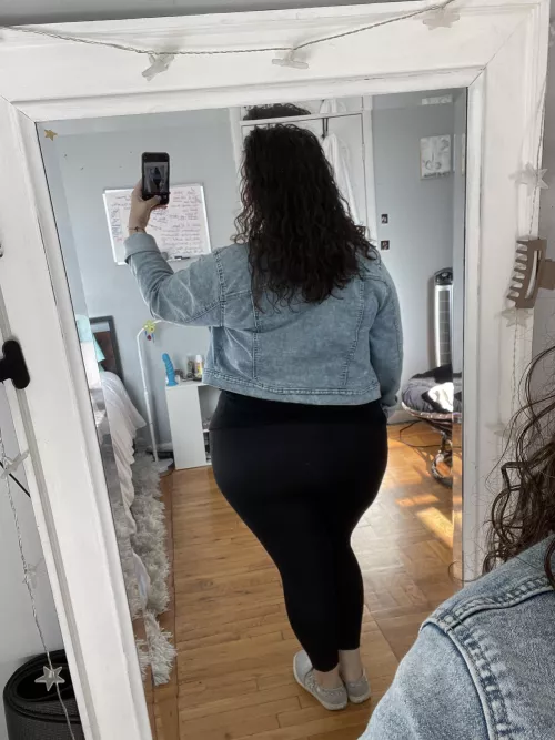 The leggings and lighting are giving ✨silhouette✨