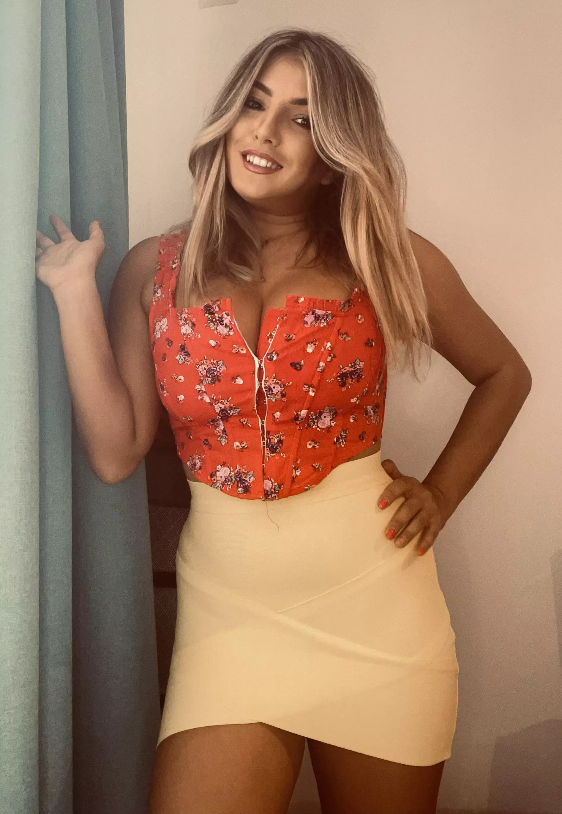 Tight skirt!