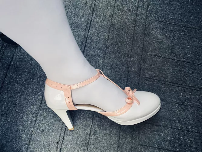 Wearing my new heels to work 👠