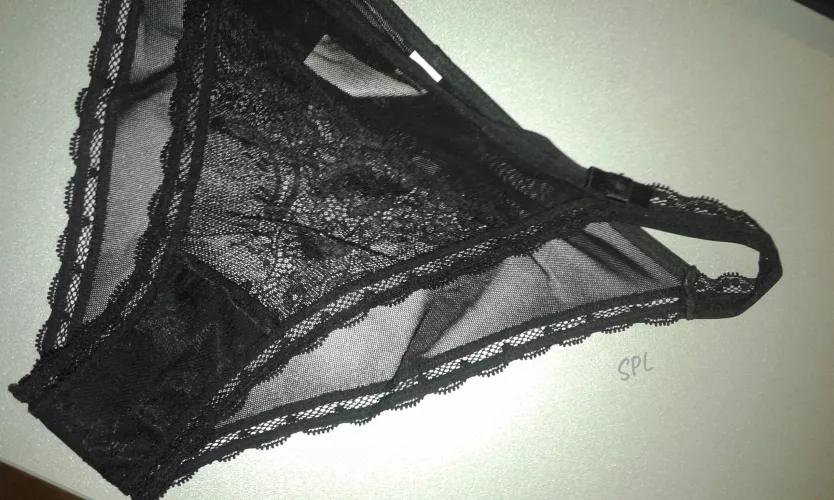 You can't deny...Black is always sexy!🖤🥰