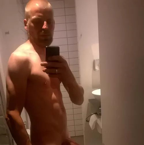 [46] Just a bold selfie