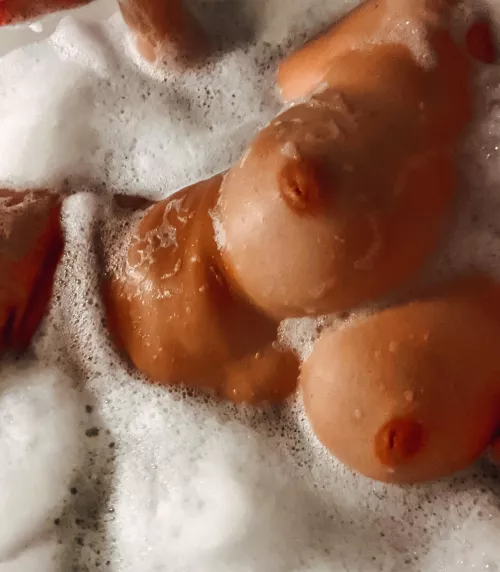 Clean titties are better to cum on 👅💦