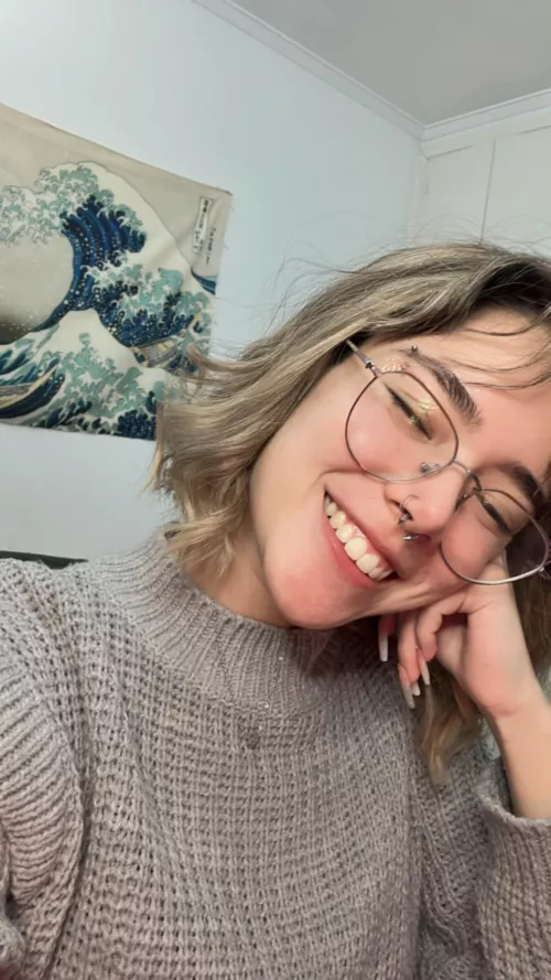 Cute face, hot body👀