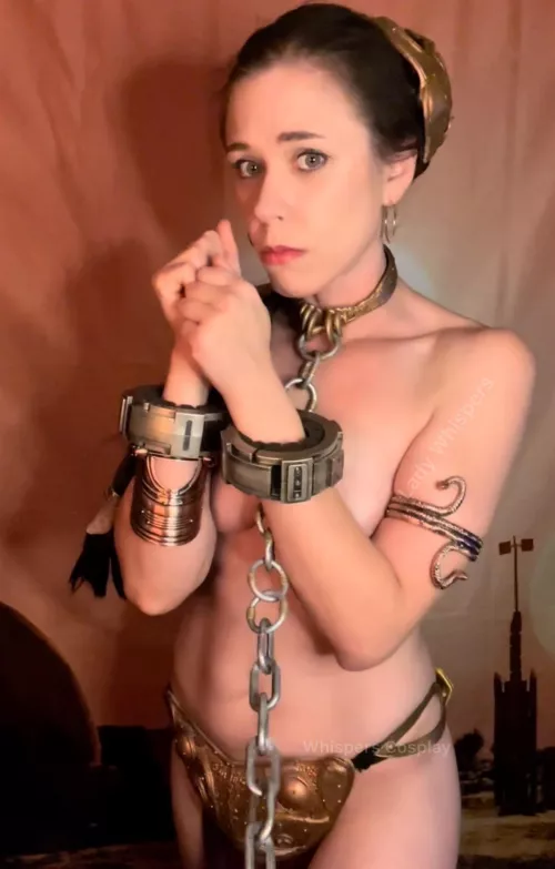 [F] Slave Leia in Tatooine (cosplayer is me) got a new set of Star Wars cuffs. 😁