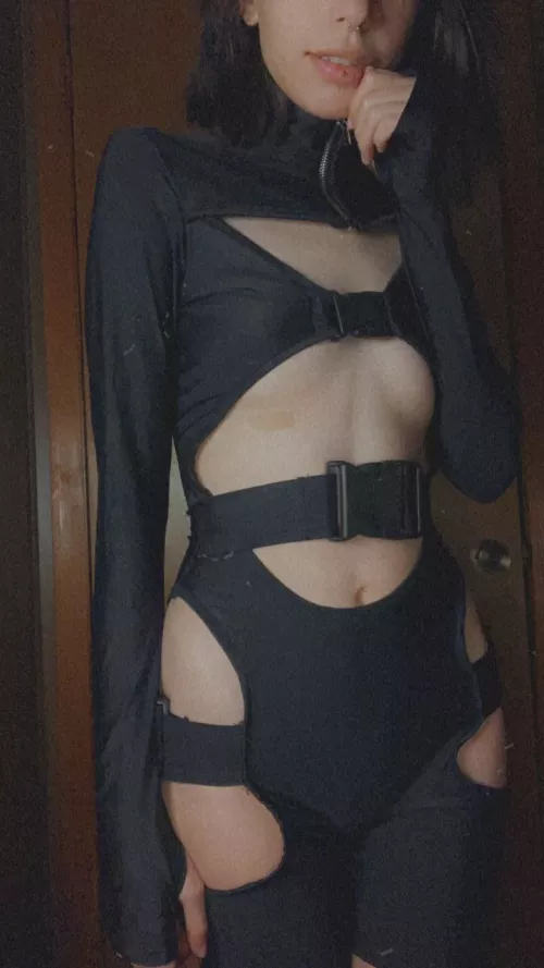 Having them strapped down makes them look lil bigger😅