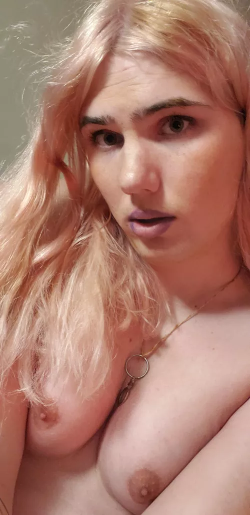 Hello cuties~ I need one of you in bed with me