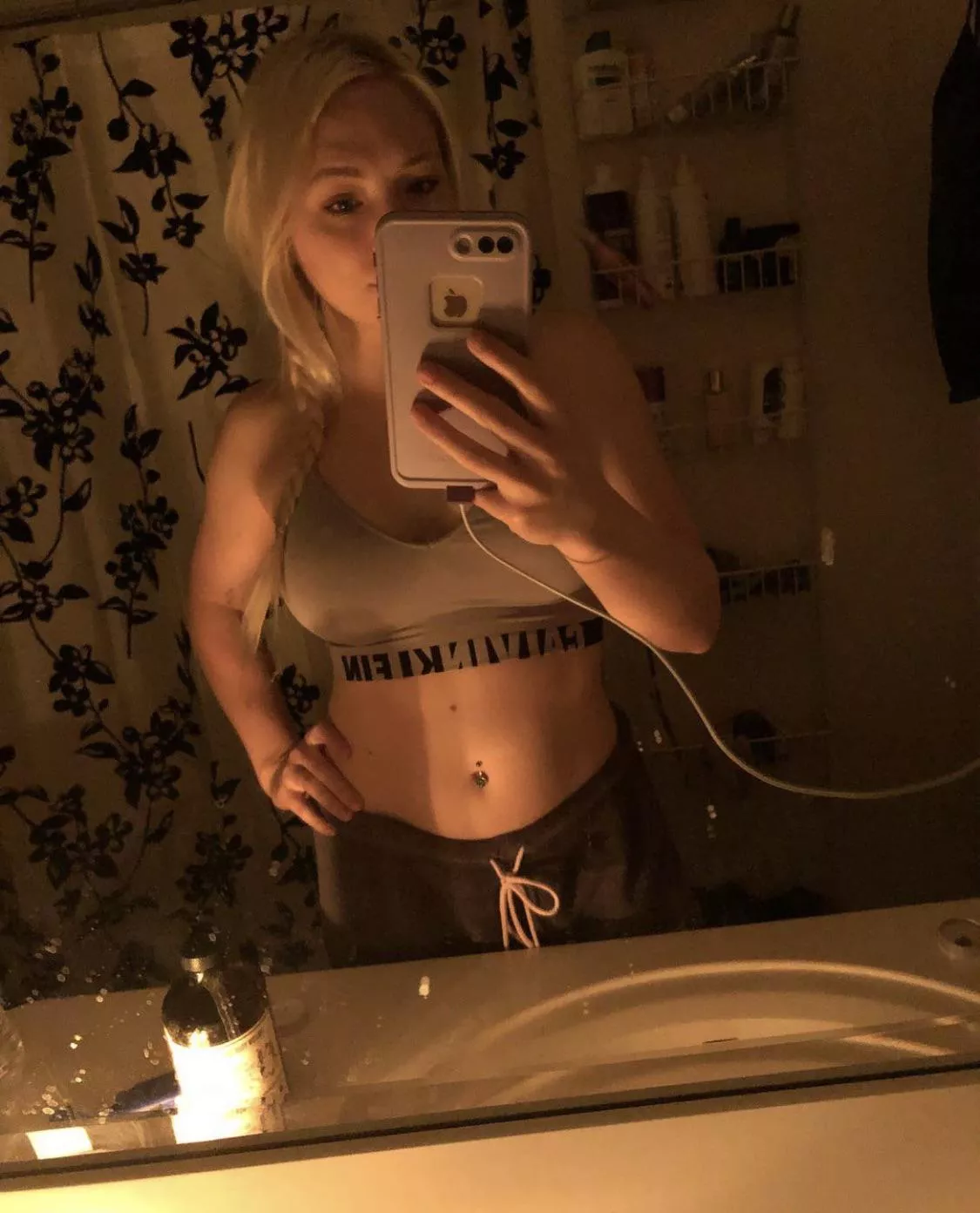 Hey good morning, how will you like to plan your weekend with a blonde 👱‍♀️. TGIF✌️✌️