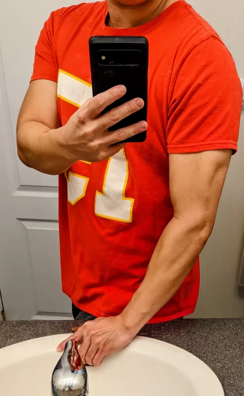 I spent 2h+ making potato au gratin and I forgot to season it. Atleast being in the kitchen worked out my forearms.