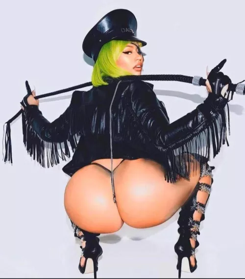 I want to motorboat Nicki Minaj after she’s been wearing that g string in her ass crack all day