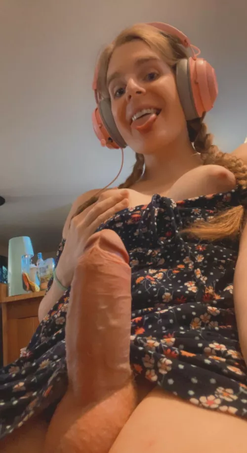 I’m the cute trans e-girl your parents warned you about, prepare to be corrupted!