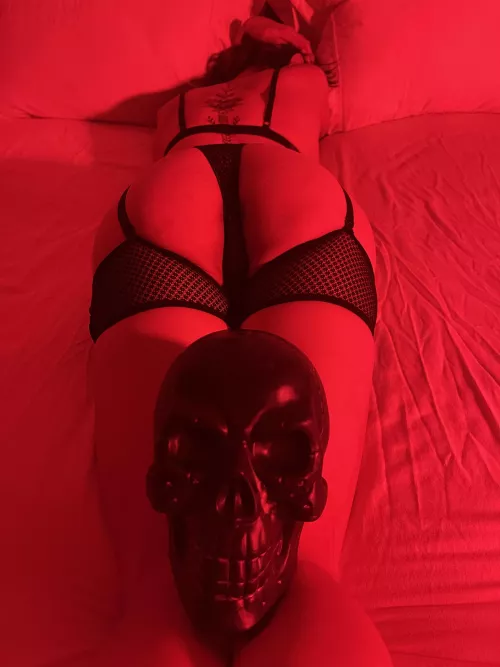 It’s spooky season. Girls like me thrive on it. 😈