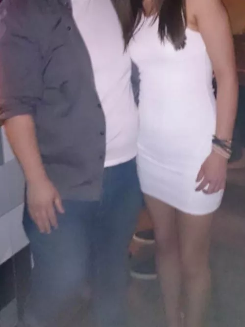 M(34)4F/FM. Male half of a couple here, away for work at the moment so super horny! Have a few pics to swap but maybe be more for guys who enjoy others jerking off over the missus 😉Not looking for single guys. Kick and Tele is Mickster1987, or DM here