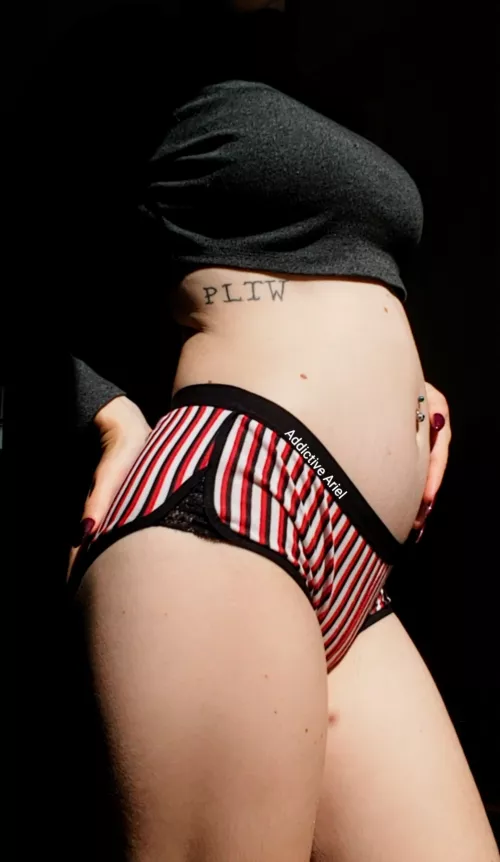 My tummy is starting to show more 😍 Only 17 weeks. I wonder how round I'll get?