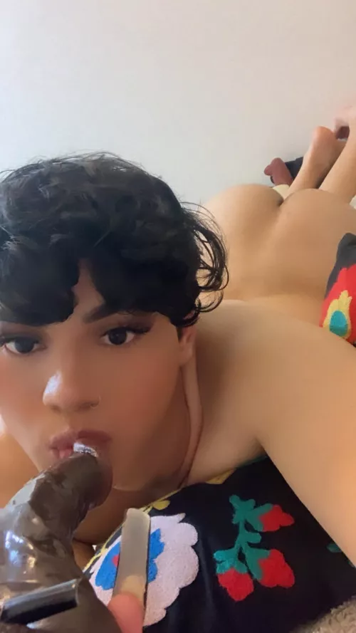 someone come replace my dildo w your dick 😫