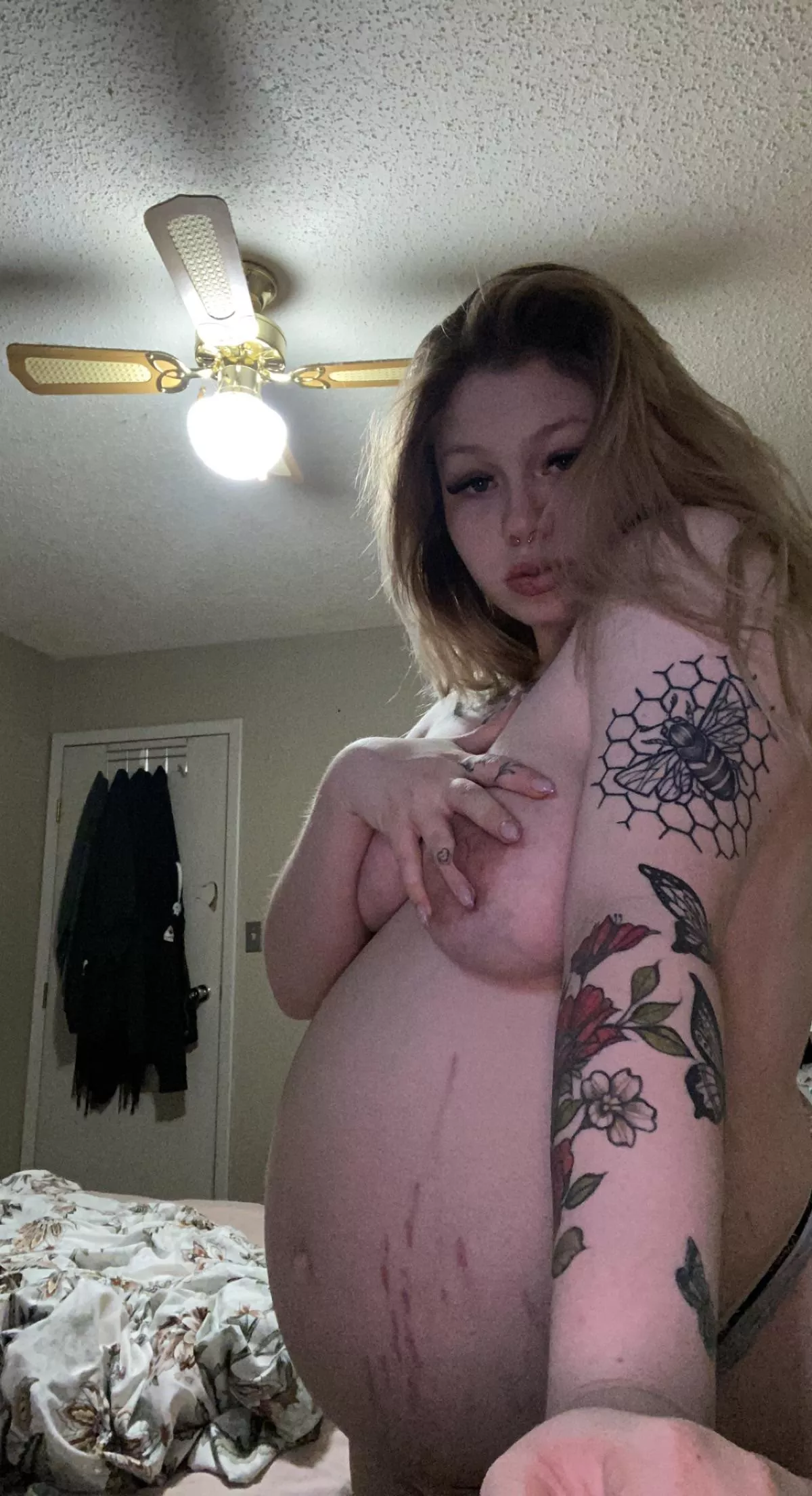They say pregnant girls fuck the best, wanna test that out?😋😋