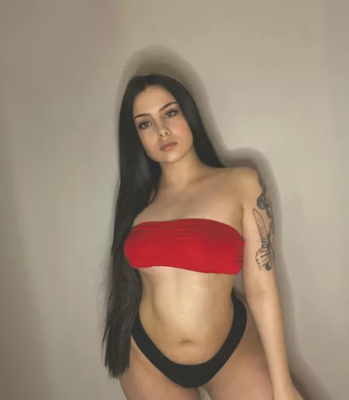 21💋FREE page custom videos 💋solo💋b/g content💋dick rates💋 reply to all messages💋 personalized experiences with all subs💋JOI💋Wanna come play? Link below