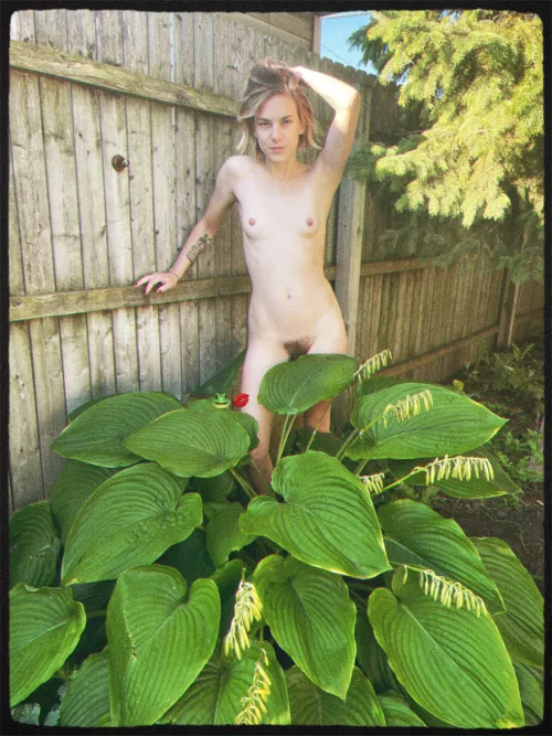 Anyone into that petite in nature MILF look? [35F]