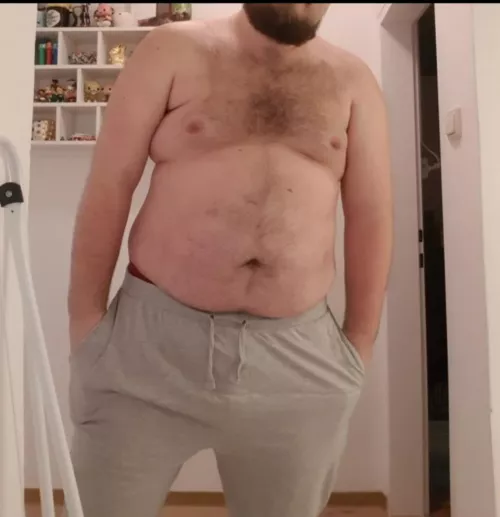 Beefy, hairy & goofy bear (30) here