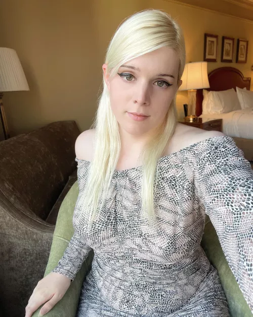 Chubby femboy time 😋