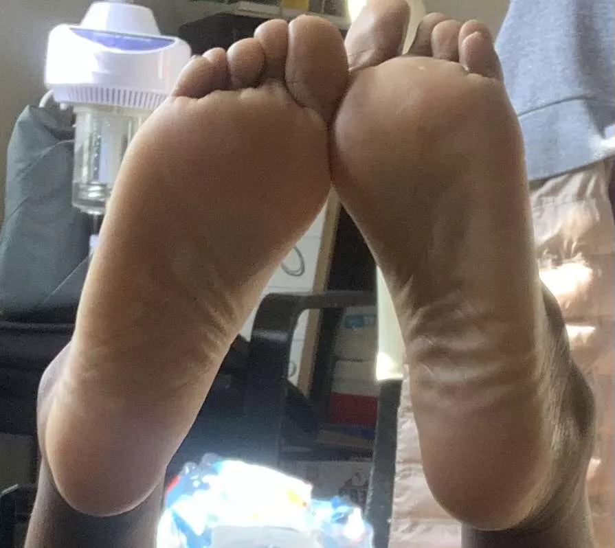 hello 👣😘