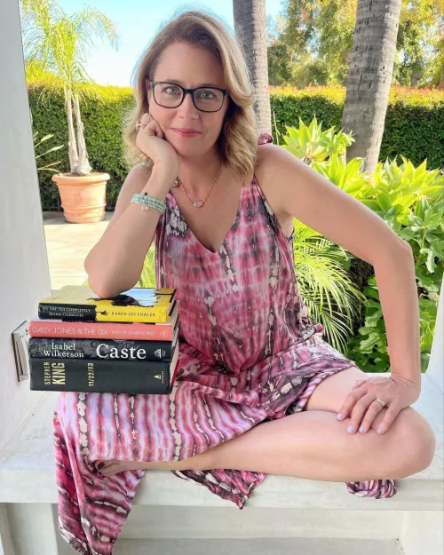 Hey there, I could really use a bud to give me a Joi as Jenna Fischer right now.