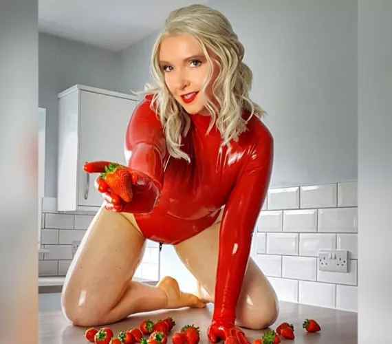 Hit an arrow now for an instant humiliation task in a moment🥰😘