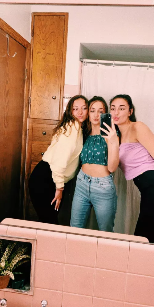 Sisters and their closest friend… tuffff👀