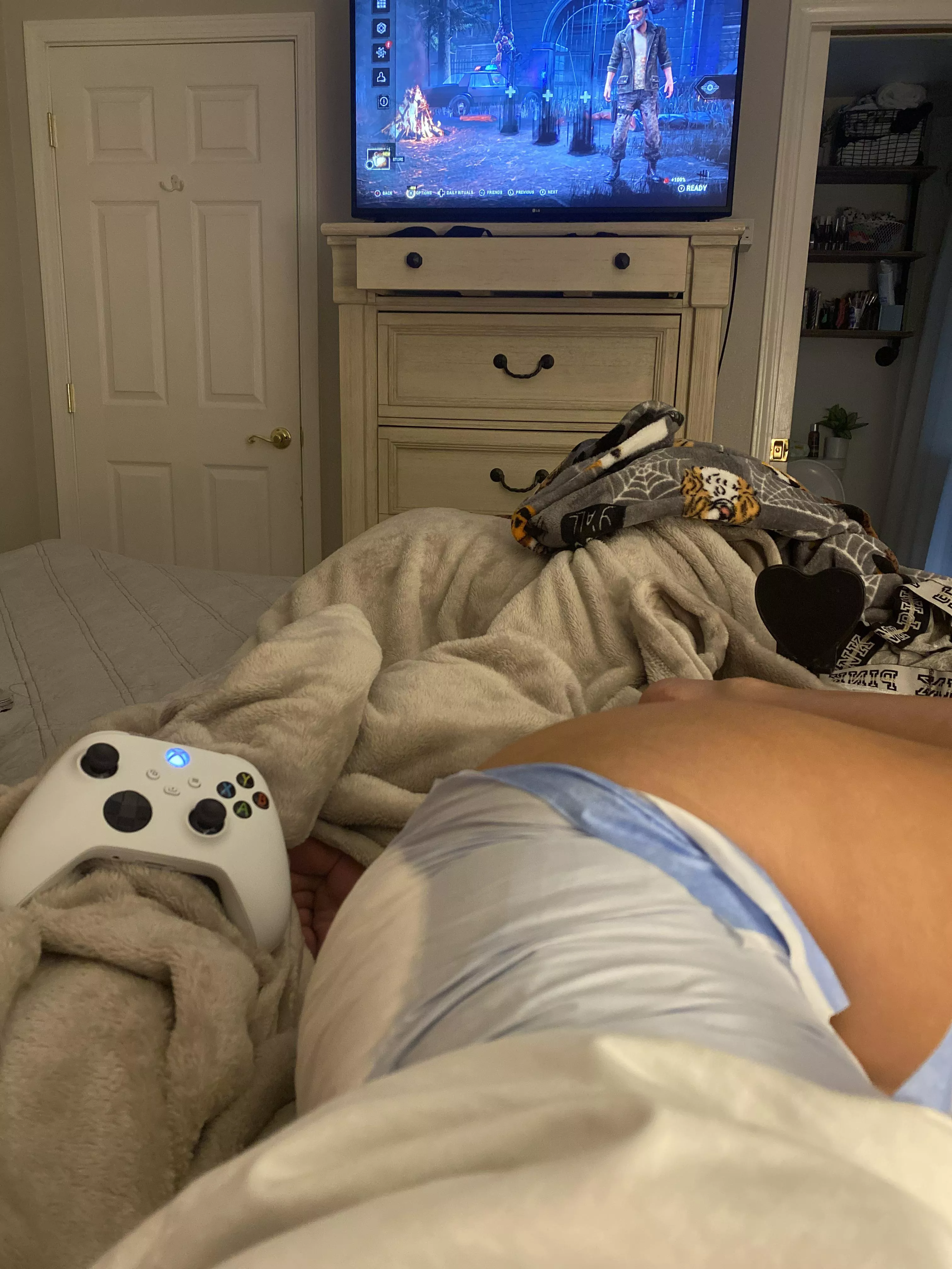 staying in with daddy🤭