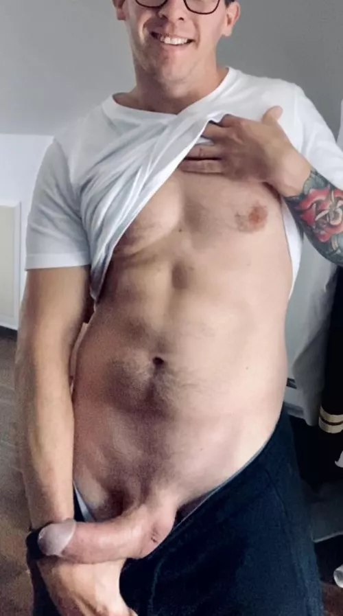 Trying to make you stare this sweatpants season