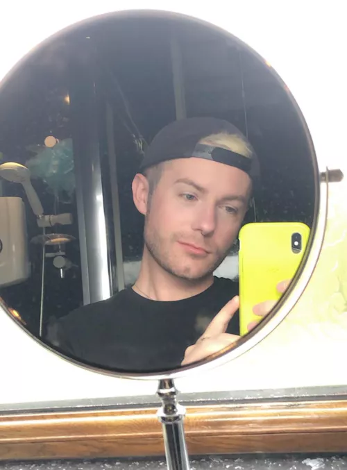 Wanna go back blonde and tried to find a reference photo but I always wear this goddamn hat 🤦‍♂️