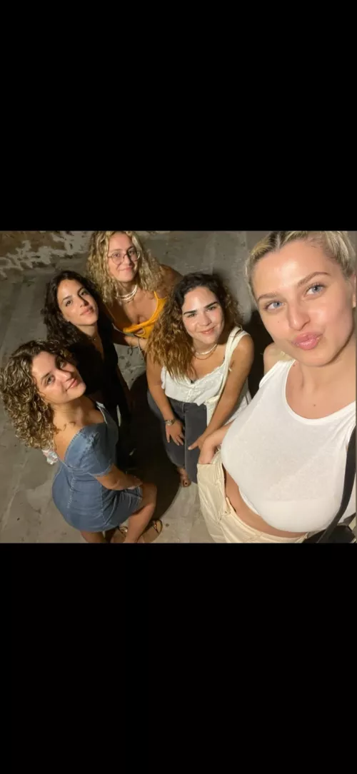 Who can cock or jerk tribute my irl slutty college friends 💦