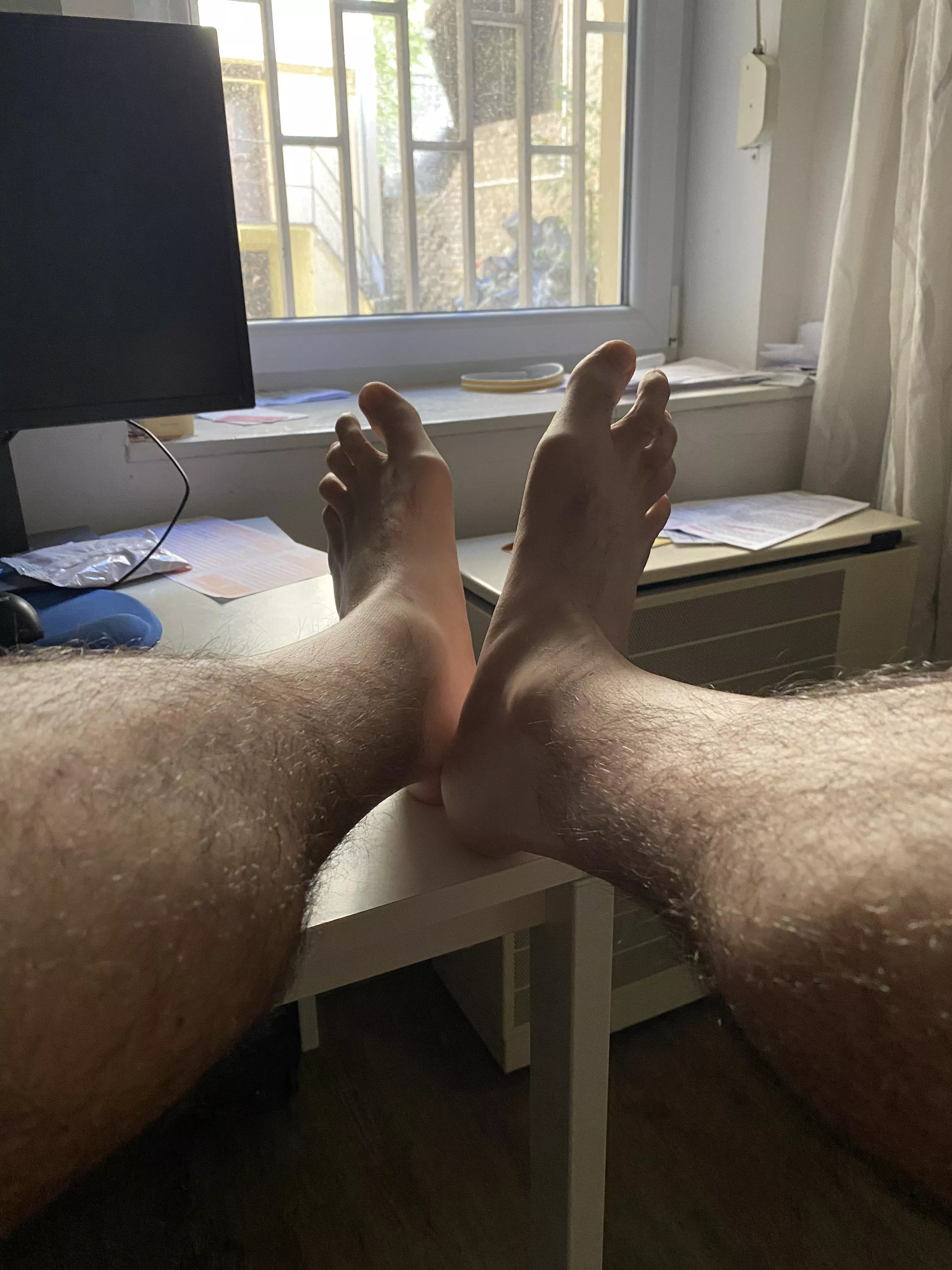 👣