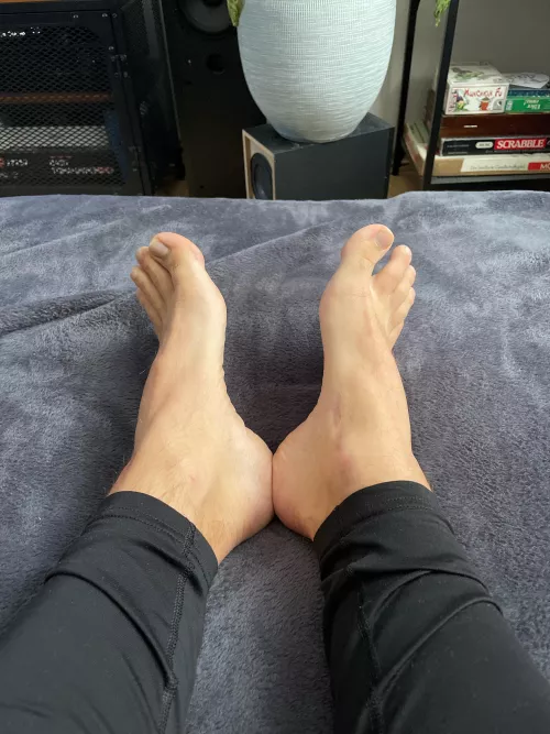 29 Do you want to cum on cam to my feet? :) dm me with asl 😘