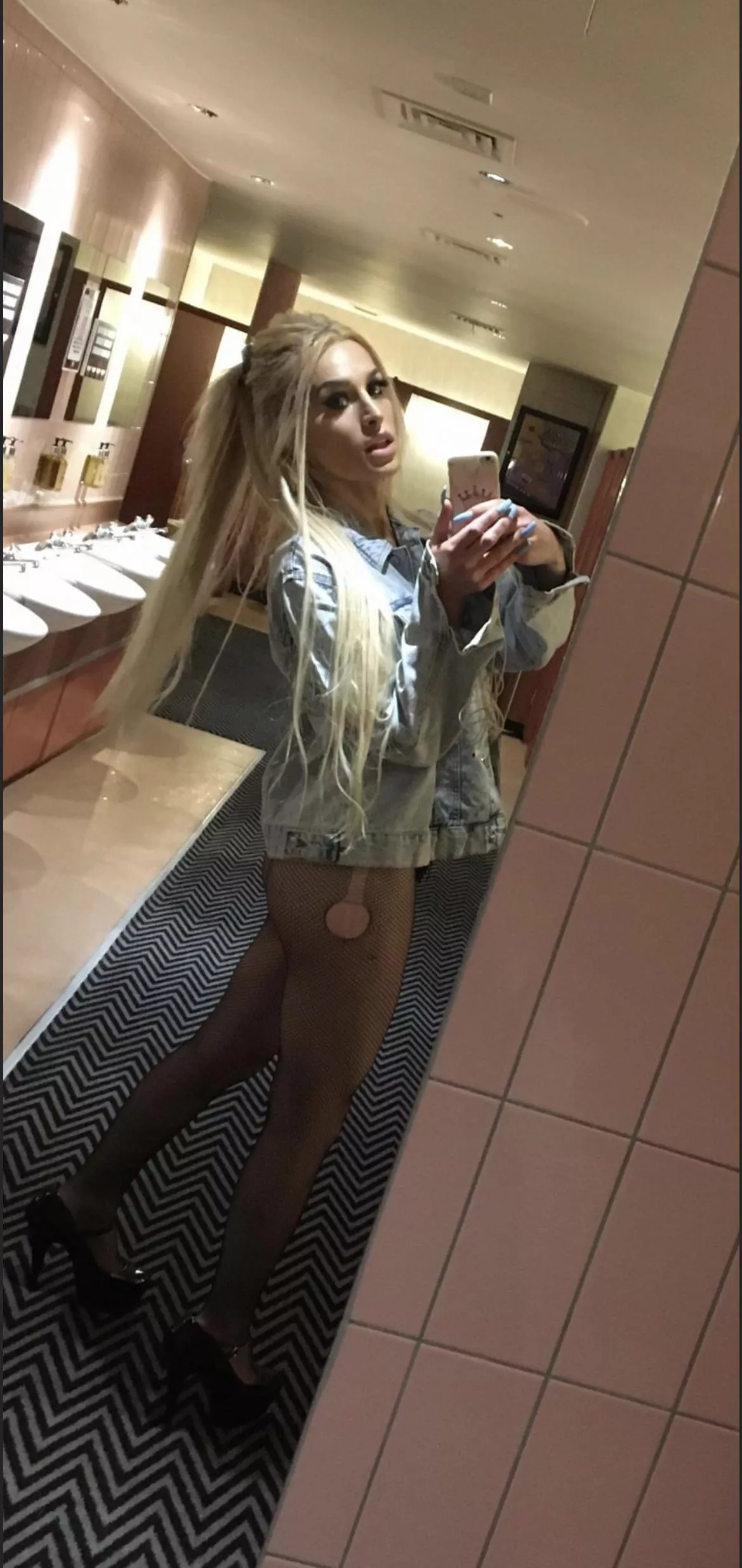 Blonde chav 🔥
