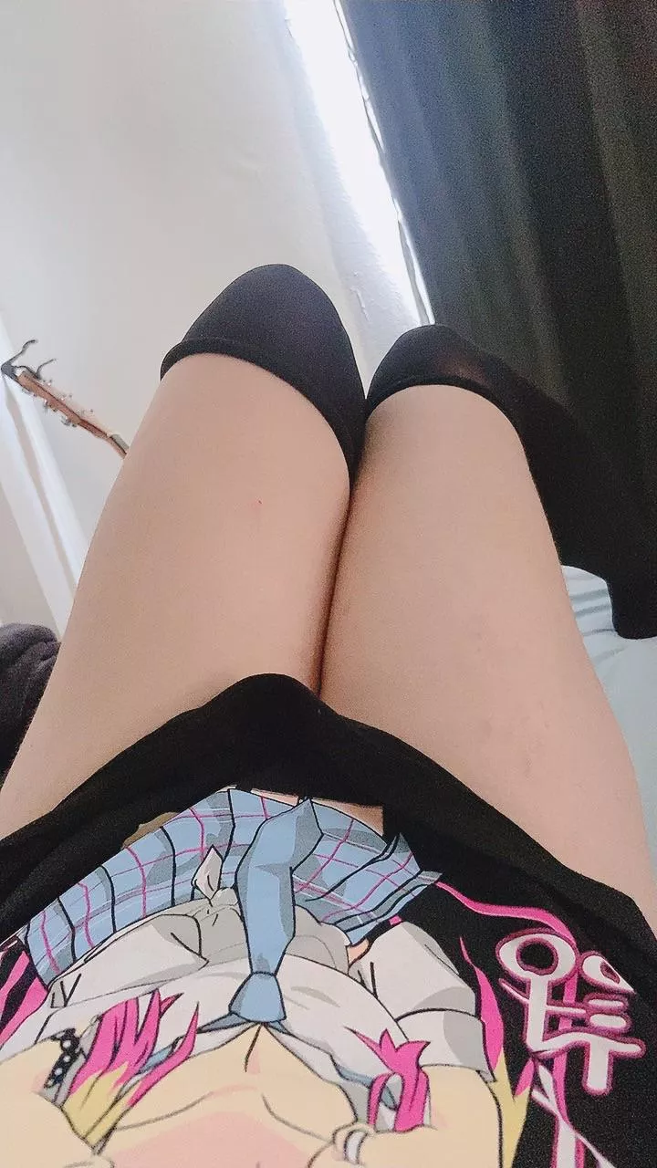can we stay in bed all day watching anime pls