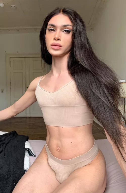 Feeling horny this morning 👅