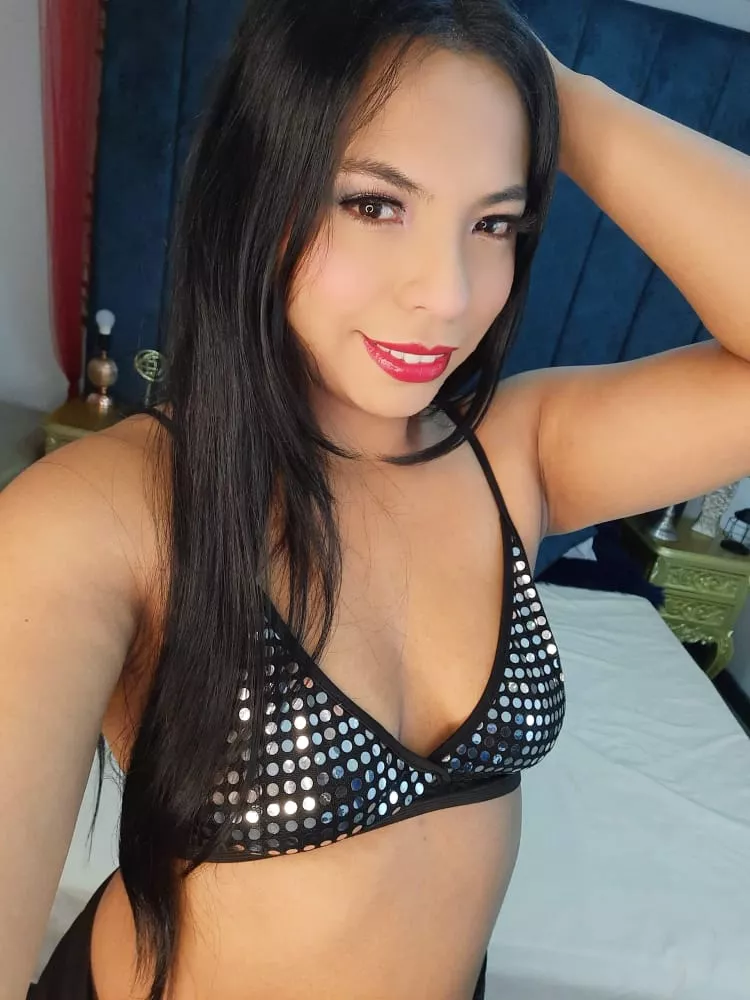 I am avaliable now for Videocalls, sexting, customs 😈🔥