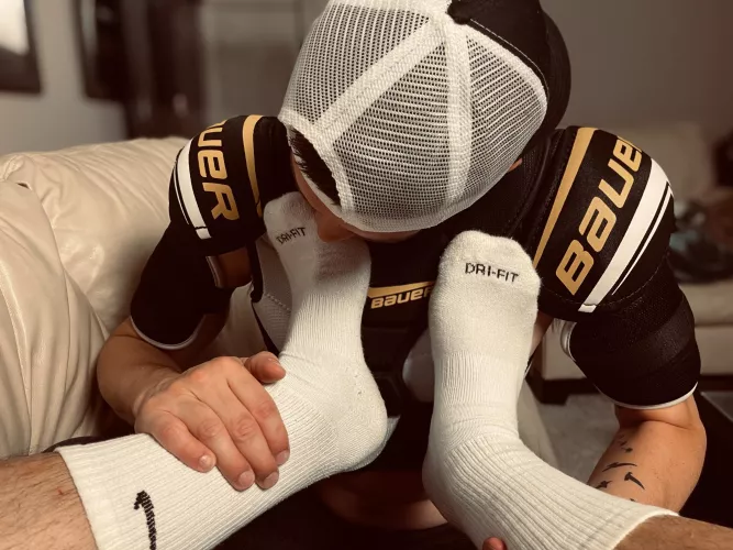 I love worshipping his feet right after the game. Who wants to join me?