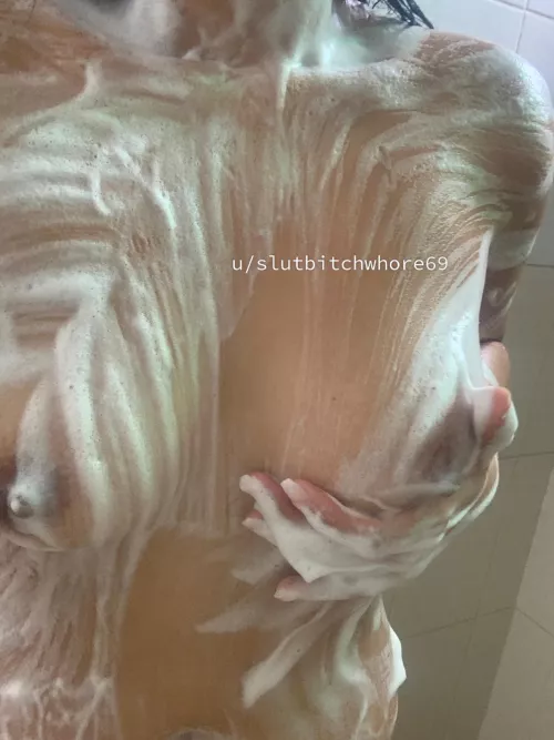 i’m taking a hot shower. it’s like a normal shower but with me in it 😉🤭🔥 [f]