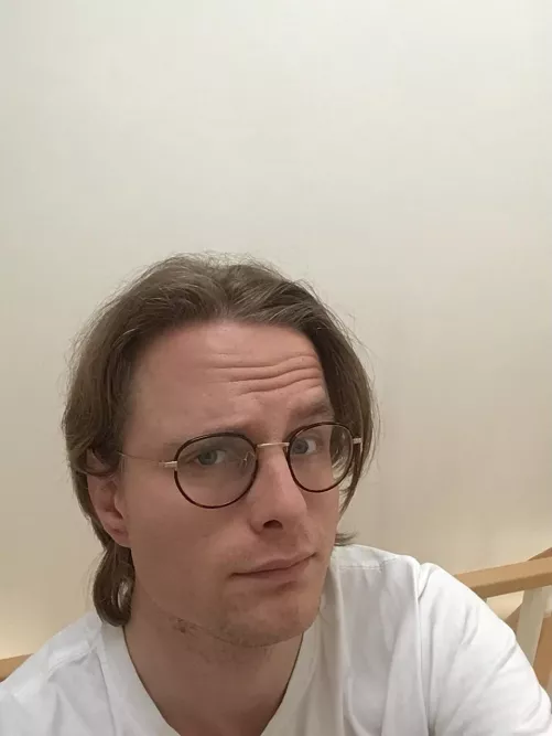 I've coot a haircut yesterday (roundabout 20cms shorter) what do you think?