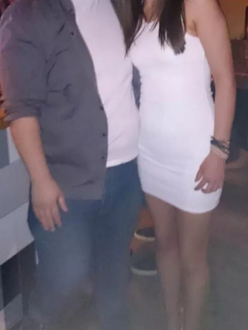 M(34)4F/FM. Male half of a couple here, away for work at the moment so super horny! Have a few pics to swap but maybe be more for guys who enjoy others jerking off over the missus 😉Not looking for single males. Kick and Tele is Mickster1987, or DM her